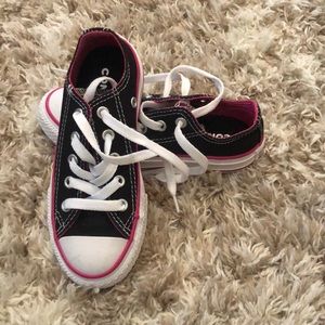 Converse size 11 girls black/pink
